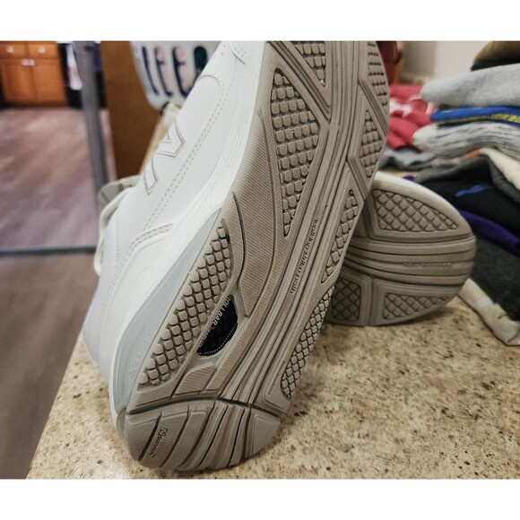 New Balance - Picture 5 of 8